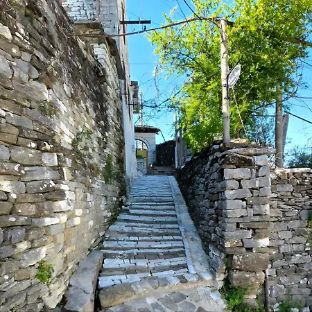 Castle Steps Pensionat Gjirokastër
