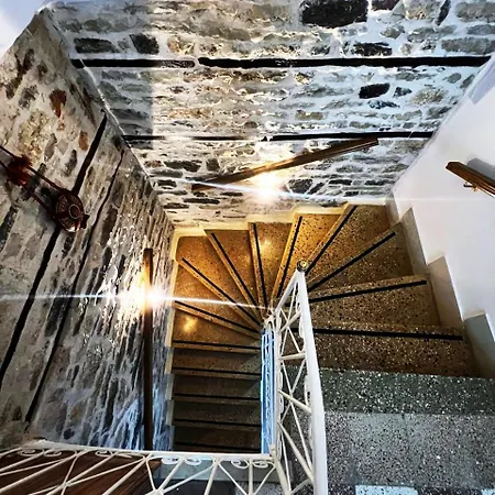 Castle Steps Pensionat Gjirokastër